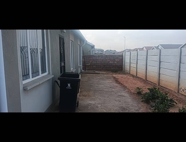 3 BEDROOM FREEHOLD FOR SALE IN WINDMILL PARK
